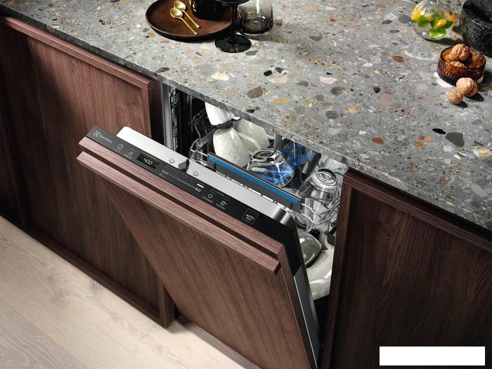 Встраиваемая посудомоечная машина Electrolux KESC2210L- фото4