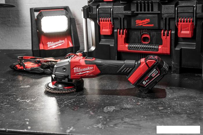 Угловая шлифмашина Milwaukee M18 FSAG125XB-502X Fuel 4933478430 (с 2-мя АКБ)- фото4