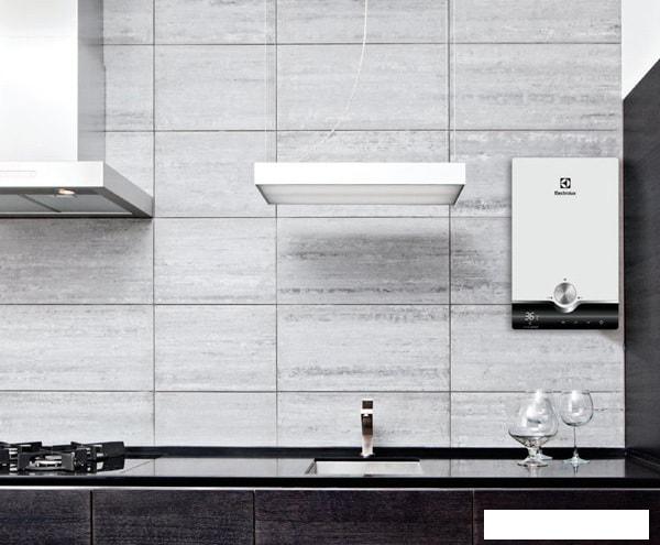 Водонагреватель Electrolux NPX 8 Flow Active 2.0- фото3