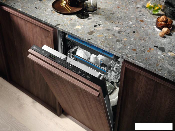 Встраиваемая посудомоечная машина Electrolux KEMC3211L- фото3