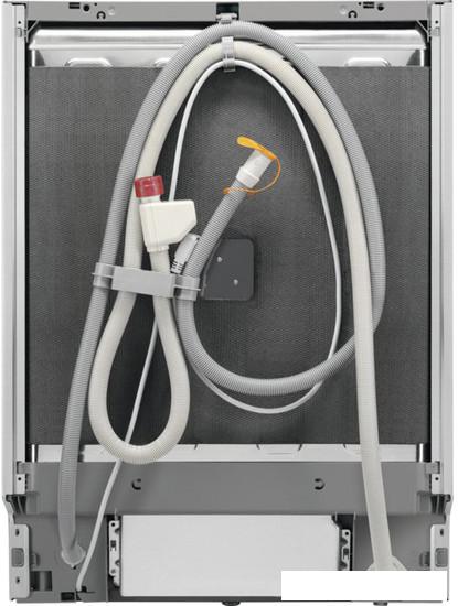 Встраиваемая посудомоечная машина Electrolux 900 ComfortLift EEC87400W- фото3