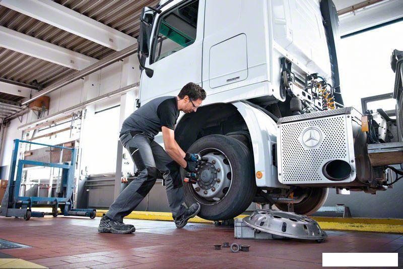 Гайковерт Bosch GDS 18V-1000 Professional 06019J8304 (с 2-мя АКБ, кейс)- фото3