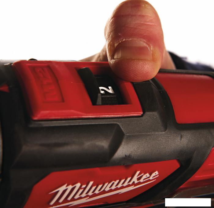Ударная дрель-шуруповерт Milwaukee M12 BPD-202C 4933441940 (с 2-мя АКБ, кейс)- фото4