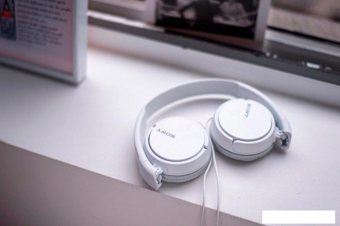 Наушники с микрофоном Sony MDR-ZX110AP (белый)- фото3
