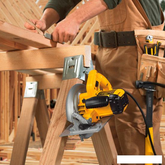 Дисковая пила DeWalt DWE575K- фото2