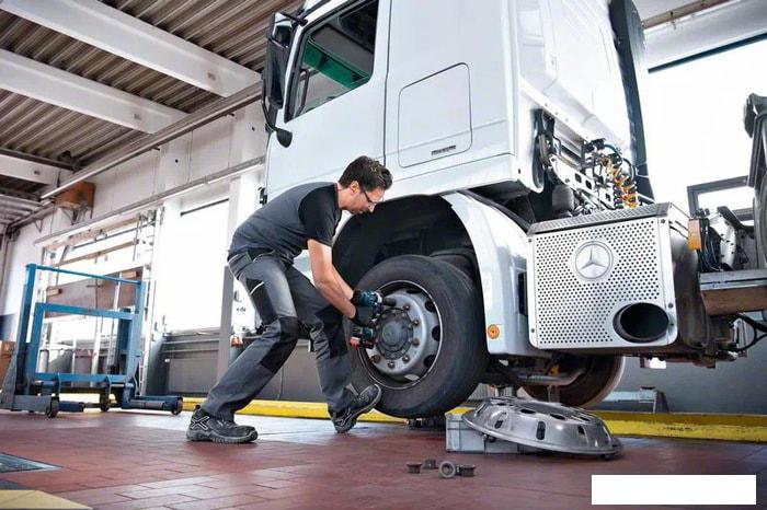 Гайковерт Bosch GDS 18V-1050 H Professional 06019J8502 (с 2-мя АКБ 8 Ah, кейс)- фото2