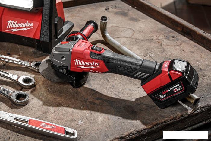 Угловая шлифмашина Milwaukee M18 FSAG125XB-502X Fuel 4933478430 (с 2-мя АКБ)- фото3
