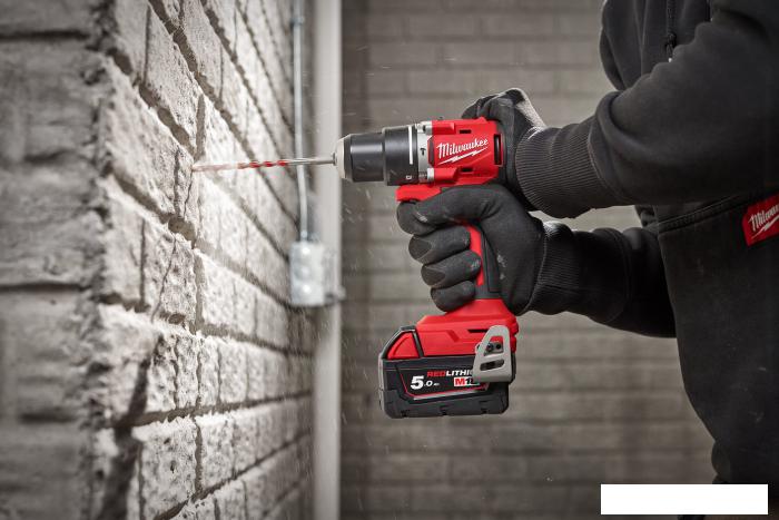 Ударная дрель-шуруповерт Milwaukee M18 BLPDRC-402C 4933492824 (с 2-мя АКБ 4 Ач, кейс)- фото3
