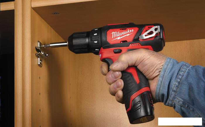 Дрель-шуруповерт Milwaukee M12 BDD-202C 4933441915 (с 2-мя АКБ, кейс)- фото4