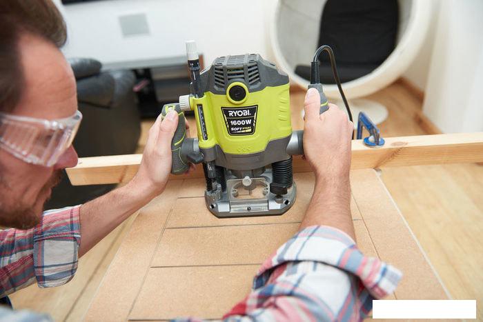 Вертикальный фрезер Ryobi RRT1600-K 513300479- фото3
