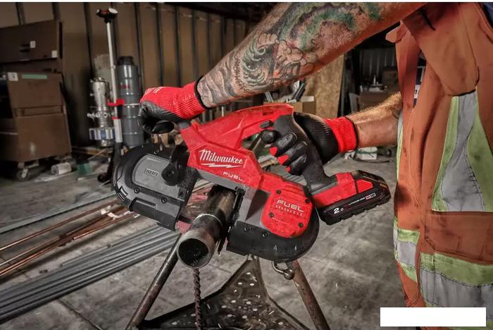 Ленточная пила Milwaukee Fuel M18 FBS85-202C 4933471497 (с 2-мя АКБ, кейс)- фото2