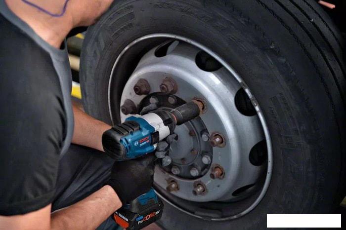 Гайковерт Bosch GDS 18V-1050 H Professional 06019J8502 (с 2-мя АКБ 8 Ah, кейс)- фото3