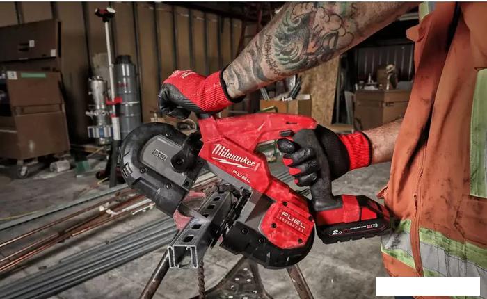 Ленточная пила Milwaukee Fuel M18 FBS85-202C 4933471497 (с 2-мя АКБ, кейс)- фото3
